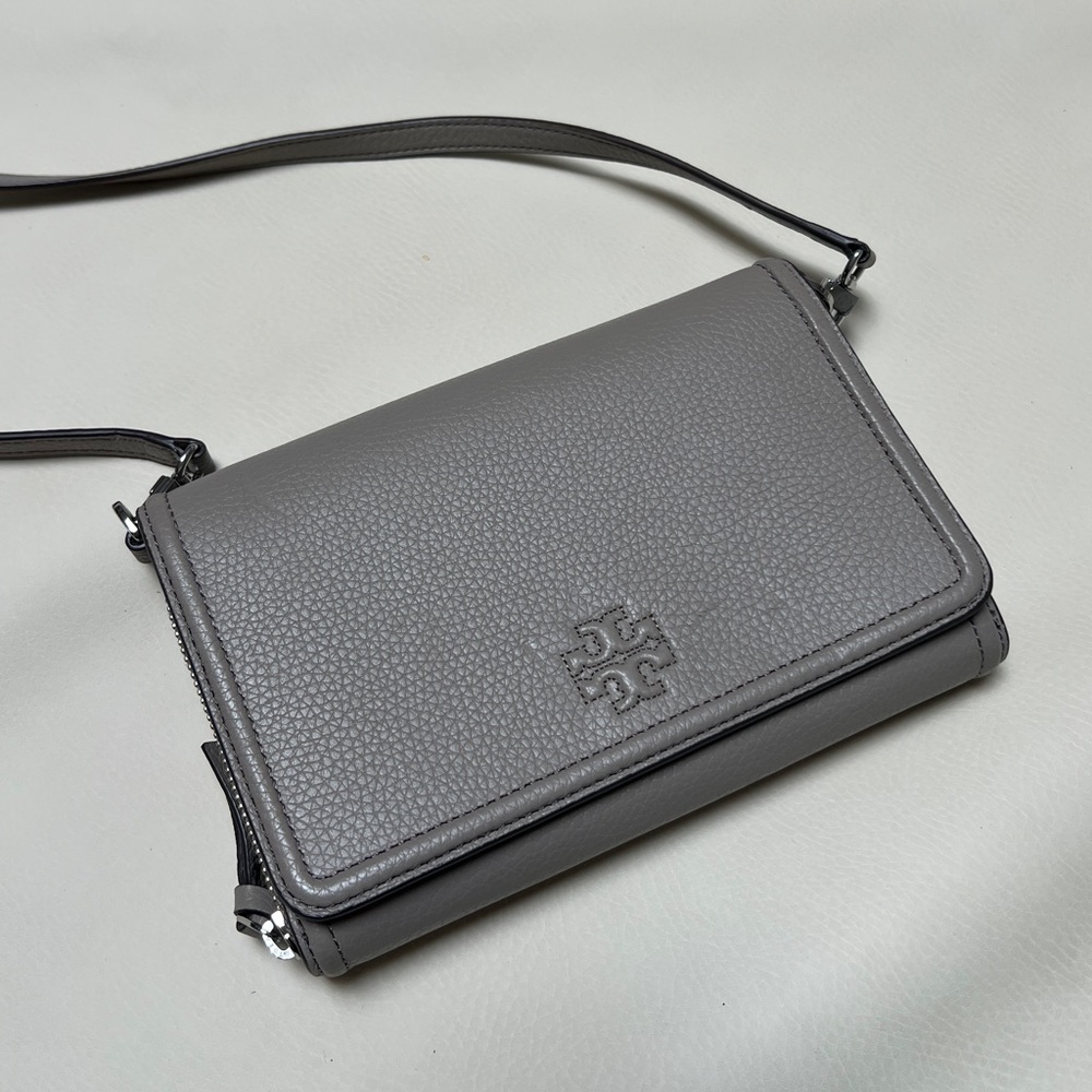 NWOT Tory Burch Grey Thea wallet crossbody